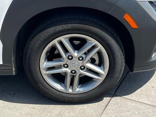 2023 Hyundai KONA SE