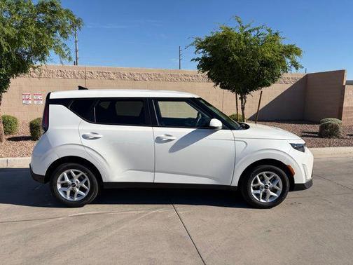 Snow White Pearl 2025 Kia Soul LX