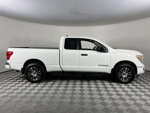 2024 Nissan Titan SV
