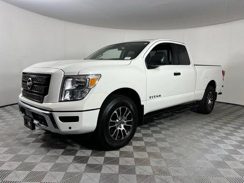 2024 Nissan Titan SV
