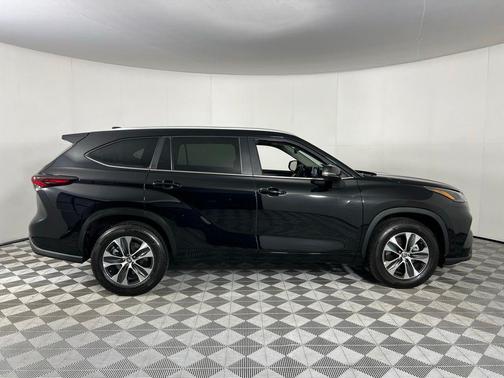 2025 Toyota Highlander XLE