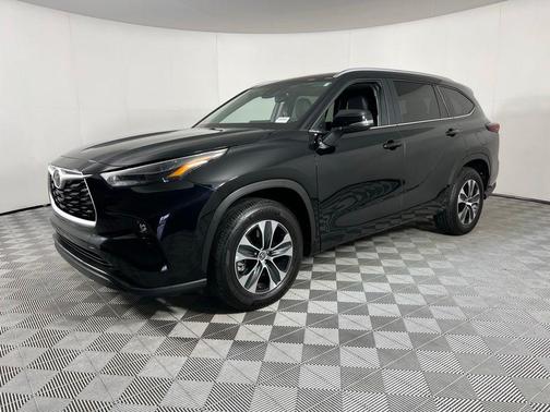 2025 Toyota Highlander XLE