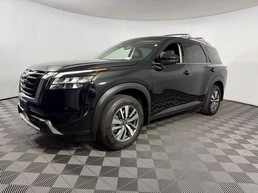 Super Black 2025 Nissan Pathfinder SL FWD