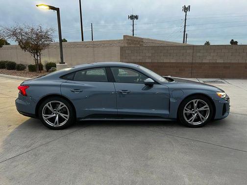 2024 Audi e-tron GT Premium Plus quattro