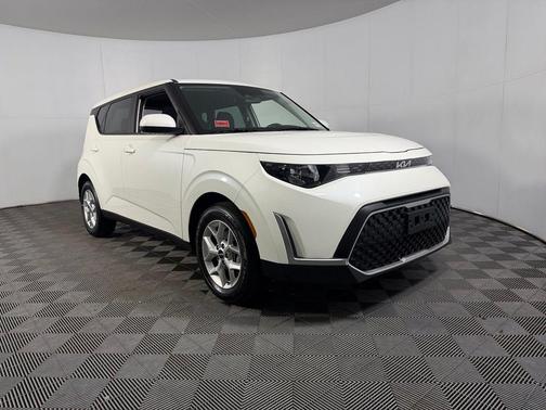 Snow White Pearl 2025 Kia Soul LX