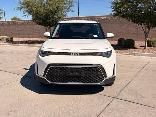 Snow White Pearl 2025 Kia Soul LX