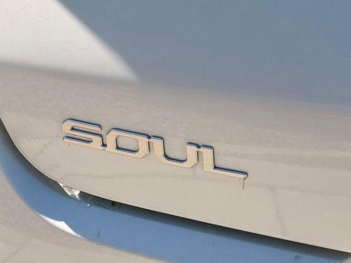 Snow White Pearl 2025 Kia Soul LX
