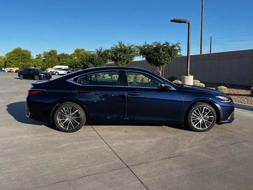 2023 Lexus ES 300h Base