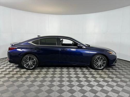 2023 Lexus ES 300h Base