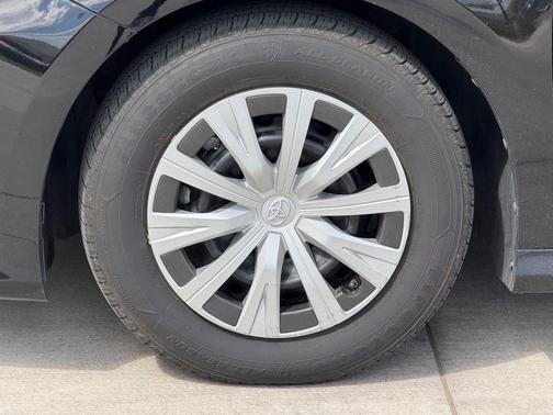 Midnight Black Metallic 2022 Toyota Camry LE