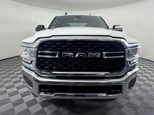 Bright White Clearcoat 2022 RAM 2500 Big Horn Crew Cab 4x4 6'4' Box