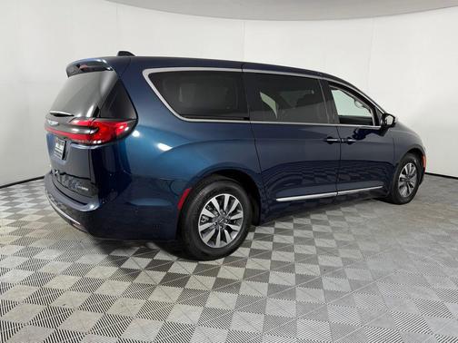 2023 Chrysler Pacifica Hybrid Limited