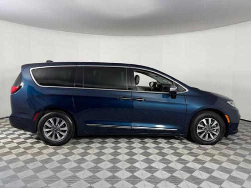 2023 Chrysler Pacifica Hybrid Limited