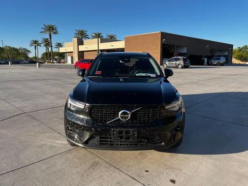 2025 Volvo XC40 B5 Plus Dark Theme