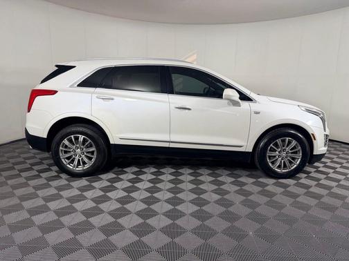 Crystal White Tricoat 2019 Cadillac XT5 Luxury