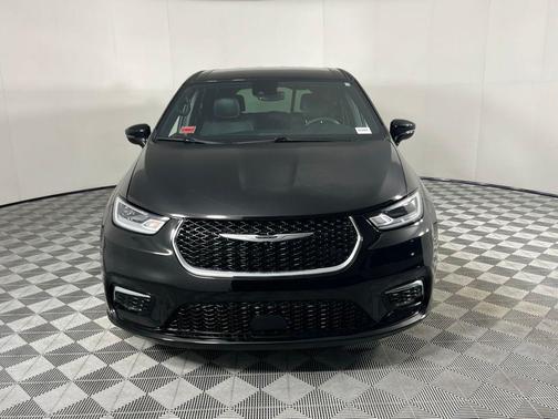 2025 Chrysler Pacifica L