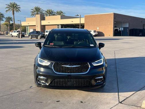 2025 Chrysler Pacifica L