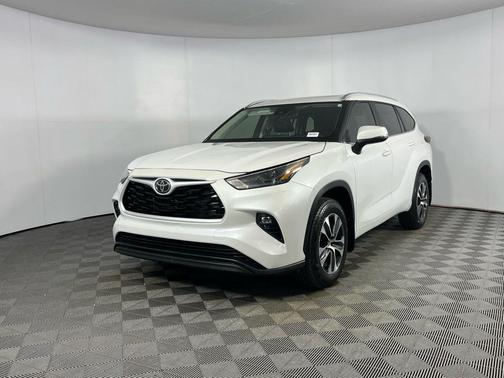 2025 Toyota Highlander XLE