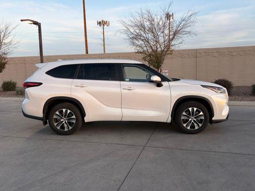 2025 Toyota Highlander XLE