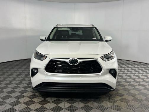 2025 Toyota Highlander XLE