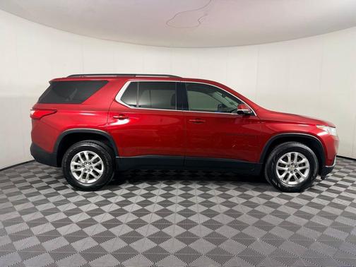 Cajun Red Tintcoat 2020 Chevrolet Traverse LT Cloth