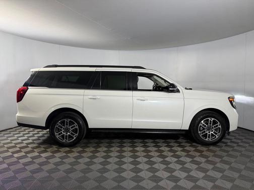 Star White Metallic Tri-Coat 2025 Ford Expedition Max Active 4x4