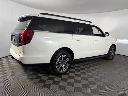 Star White Metallic Tri-Coat 2025 Ford Expedition Max Active 4x4