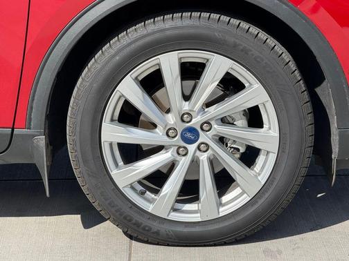 2022 Ford Escape Titanium