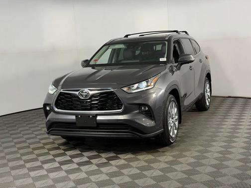 Magnetic Gray Metallic 2024 Toyota Highlander Limited