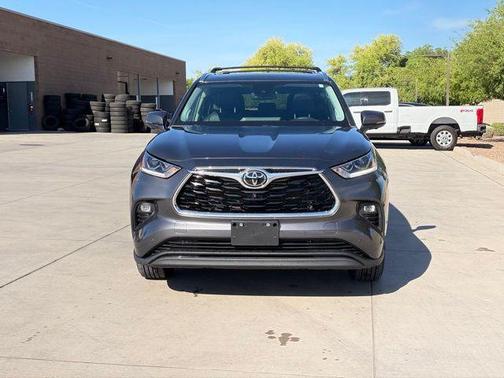 Magnetic Gray Metallic 2024 Toyota Highlander Limited