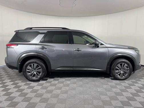2024 Nissan Pathfinder SV FWD