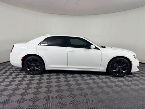 2023 Chrysler 300 Touring
