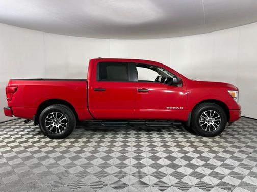 2024 Nissan Titan SV