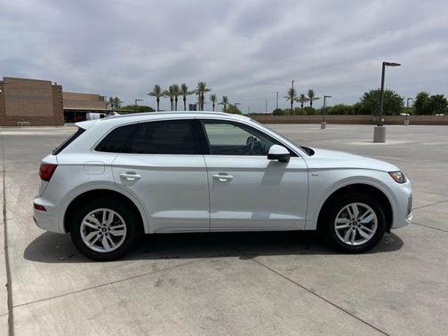 Glacier White Metallic 2023 Audi Q5 45 S line Premium