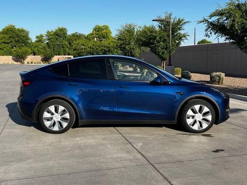 2024 Tesla Model Y Long Range Dual Motor All-Wheel Drive