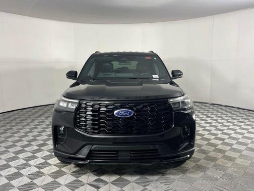 Black Metallic 2025 Ford Explorer ST-Line