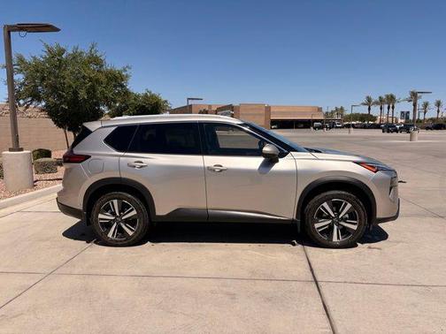 Champagne Silver Metallic 2024 Nissan Rogue SL