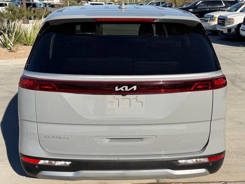 2024 Kia Carnival EX
