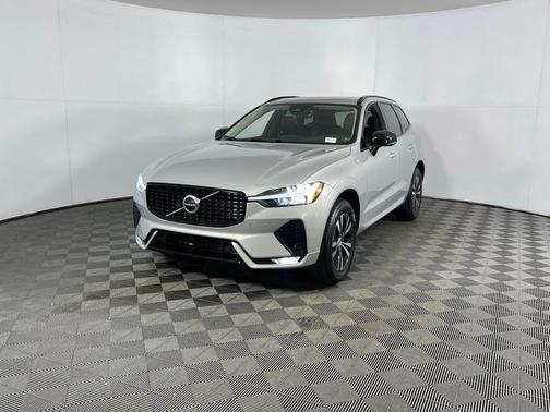 2024 Volvo XC60 B5 Core Dark Theme