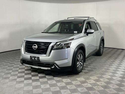 2022 Nissan Pathfinder SL 2WD