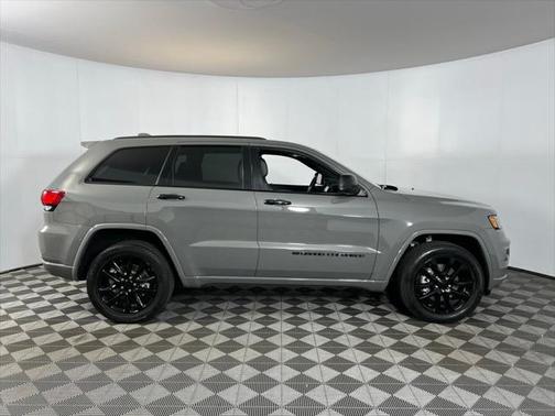 2022 Jeep Grand Cherokee Laredo