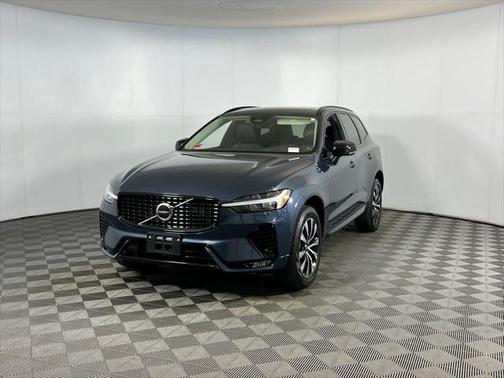 2024 Volvo XC60 B5 Core Dark Theme