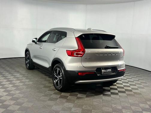 2025 Volvo XC40 B5 Core Bright Theme