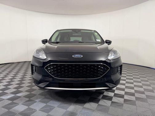 Agate Black Metallic 2020 Ford Escape SE