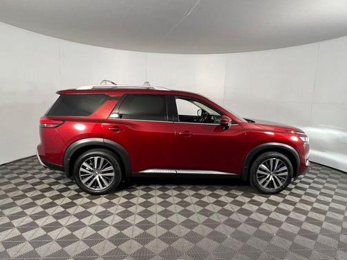 2022 Nissan Pathfinder Platinum 2WD