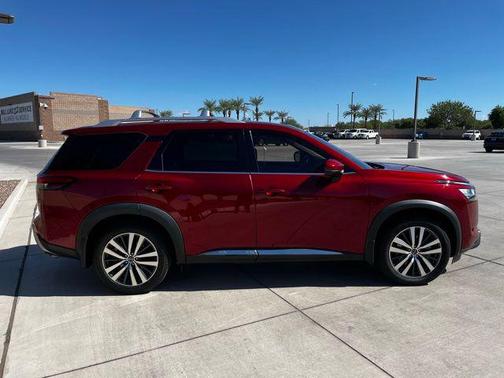 2022 Nissan Pathfinder Platinum 2WD