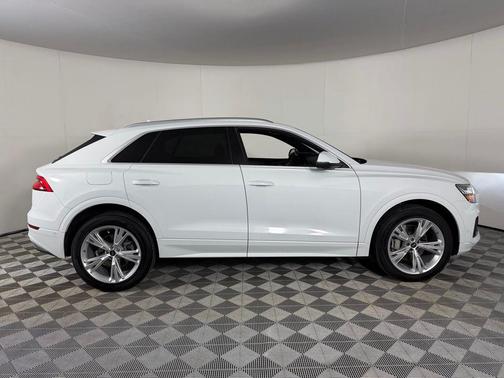 Glacier White Metallic 2023 Audi Q8 55 Premium