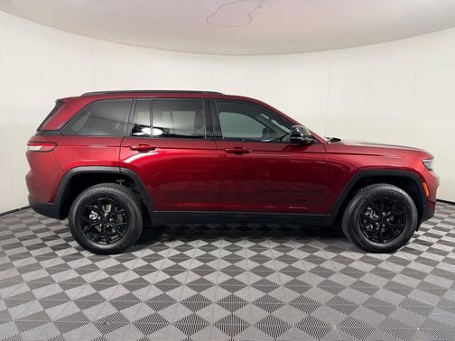 Velvet Red Pearlcoat 2025 Jeep Grand Cherokee Altitude