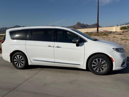 2023 Chrysler Pacifica Hybrid Limited