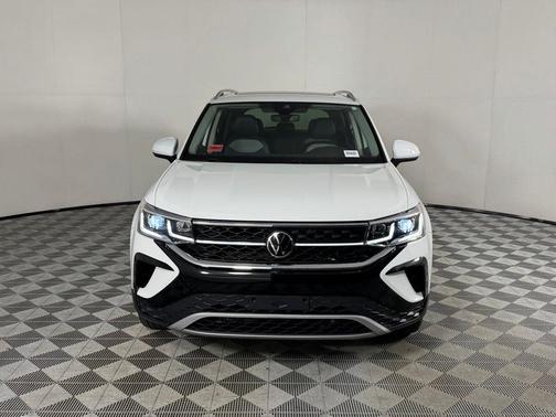 Pure White 2023 Volkswagen Taos 1.5T SEL